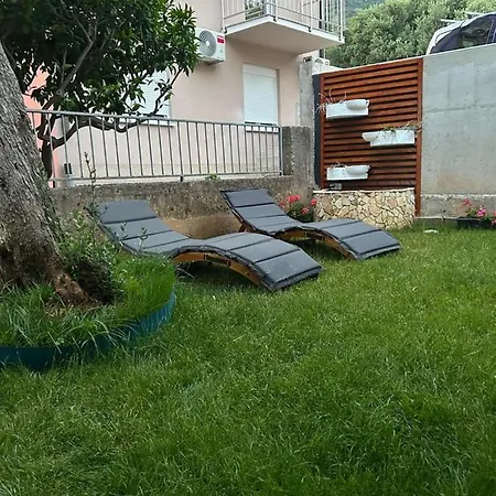 The Blue House * Gradac (Split-Dalmatia)